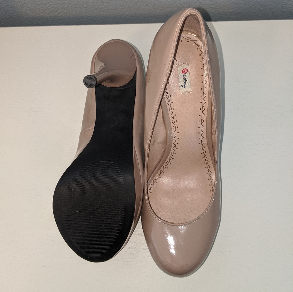 Heels - Picture 4 of 4